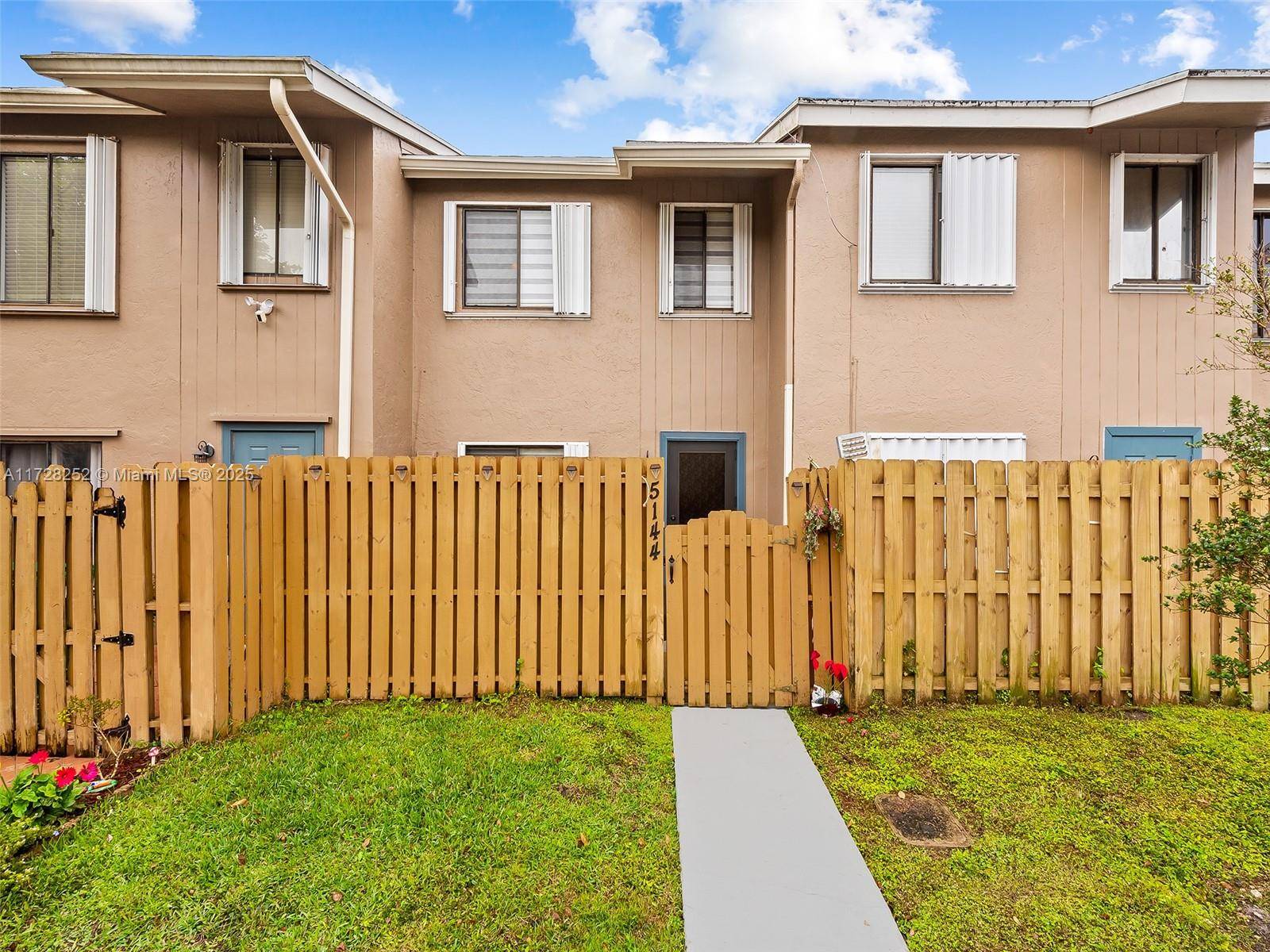 Beautifully renovated 2 bedroom 2.