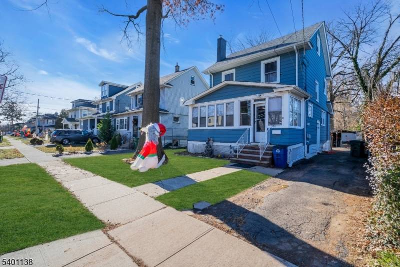 Welcome home ! Where you are greeted by a spacious and inviting living and dining area.