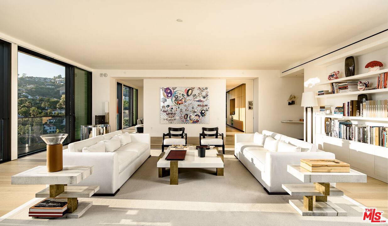 9040  Sunset BLVD Hollywood Hills East LA