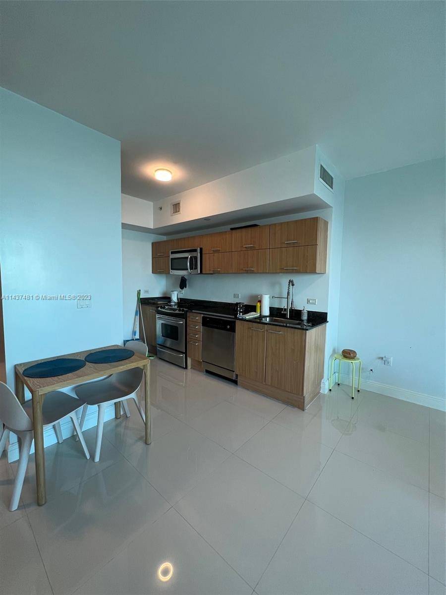 Incredible apartment on the top of Brickell, 1 bedroom, 1 bathroom, large balcony to enjoy the view.