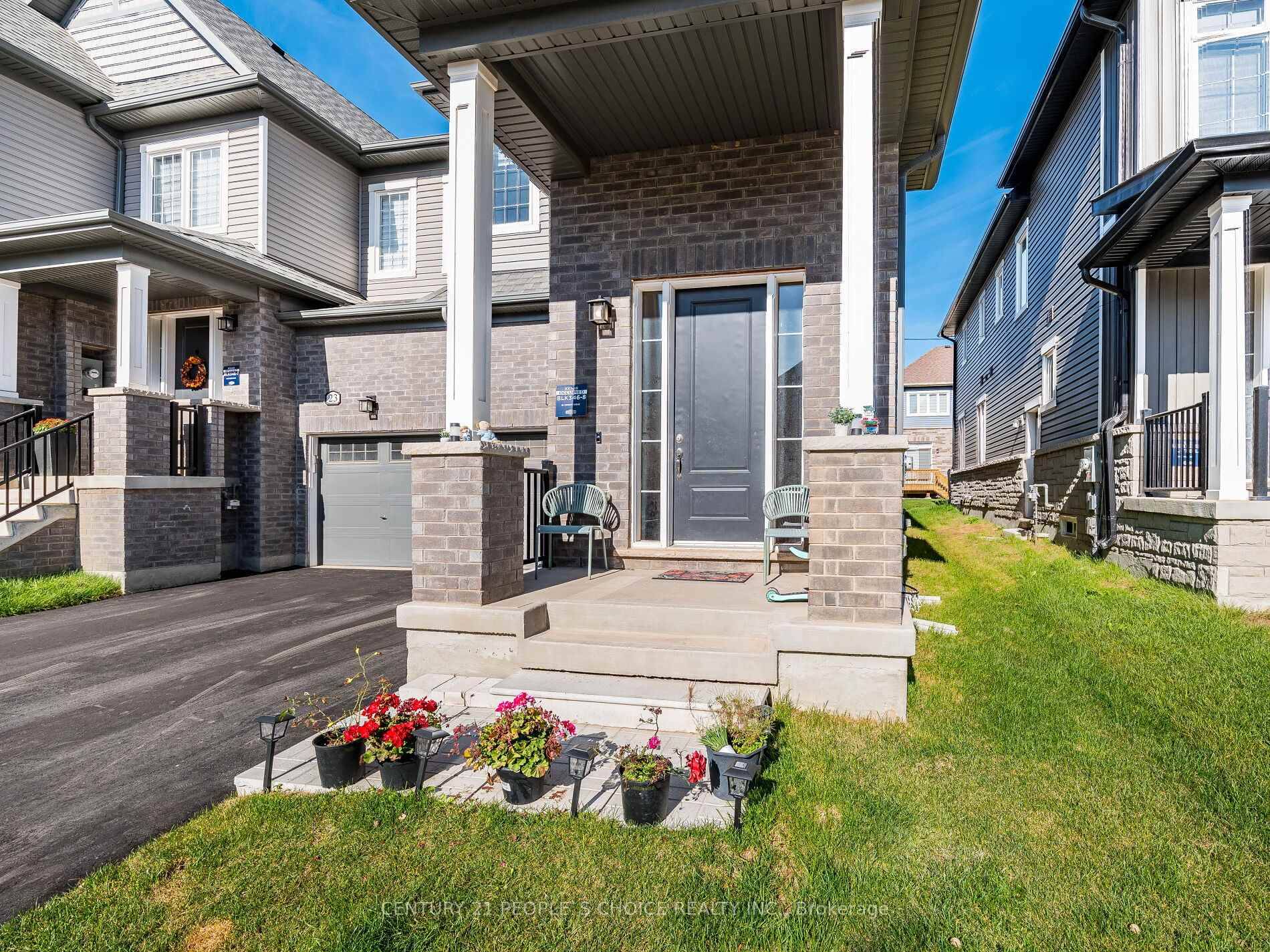 Beatiful 1892 SQFT 4 Bedroom Freehold Townhouse Feels Like Semi, Lot of Upgrades and Natural Light.