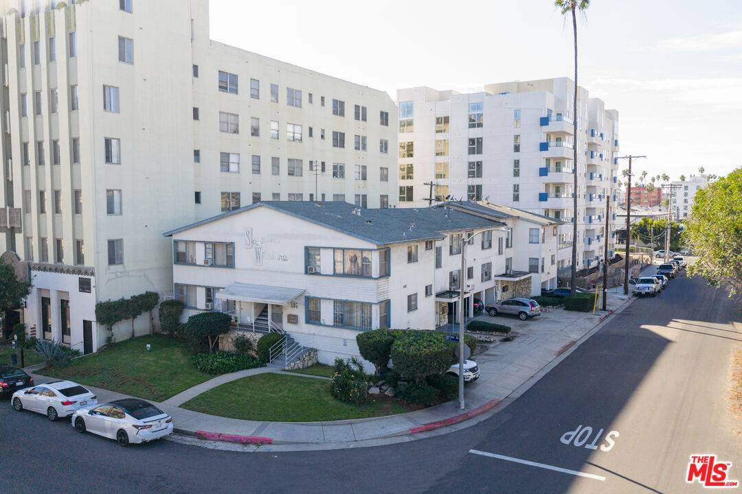 505 S Serrano Ave 10BR La