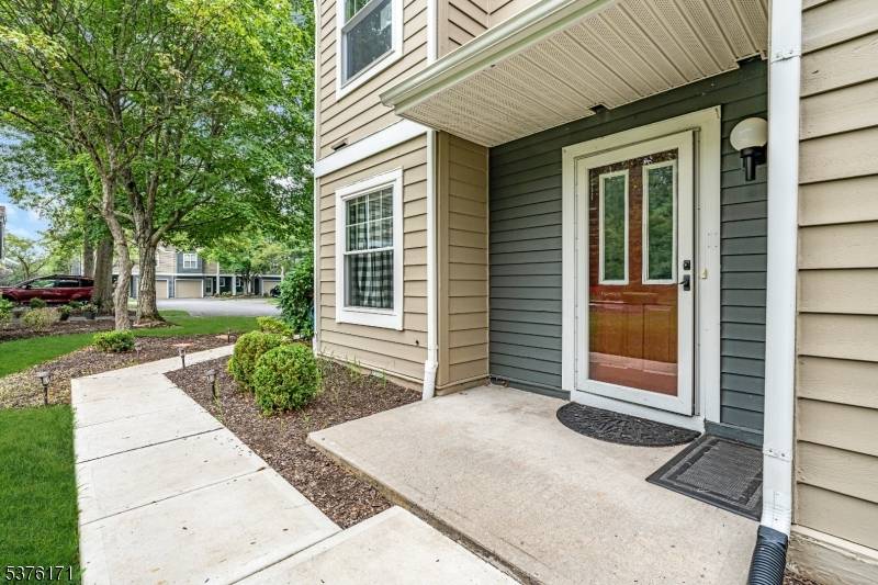 Welcome to this highly desirable 3 bedroom townhome nestled in the sought after Crossroads Community of Bridgewater !