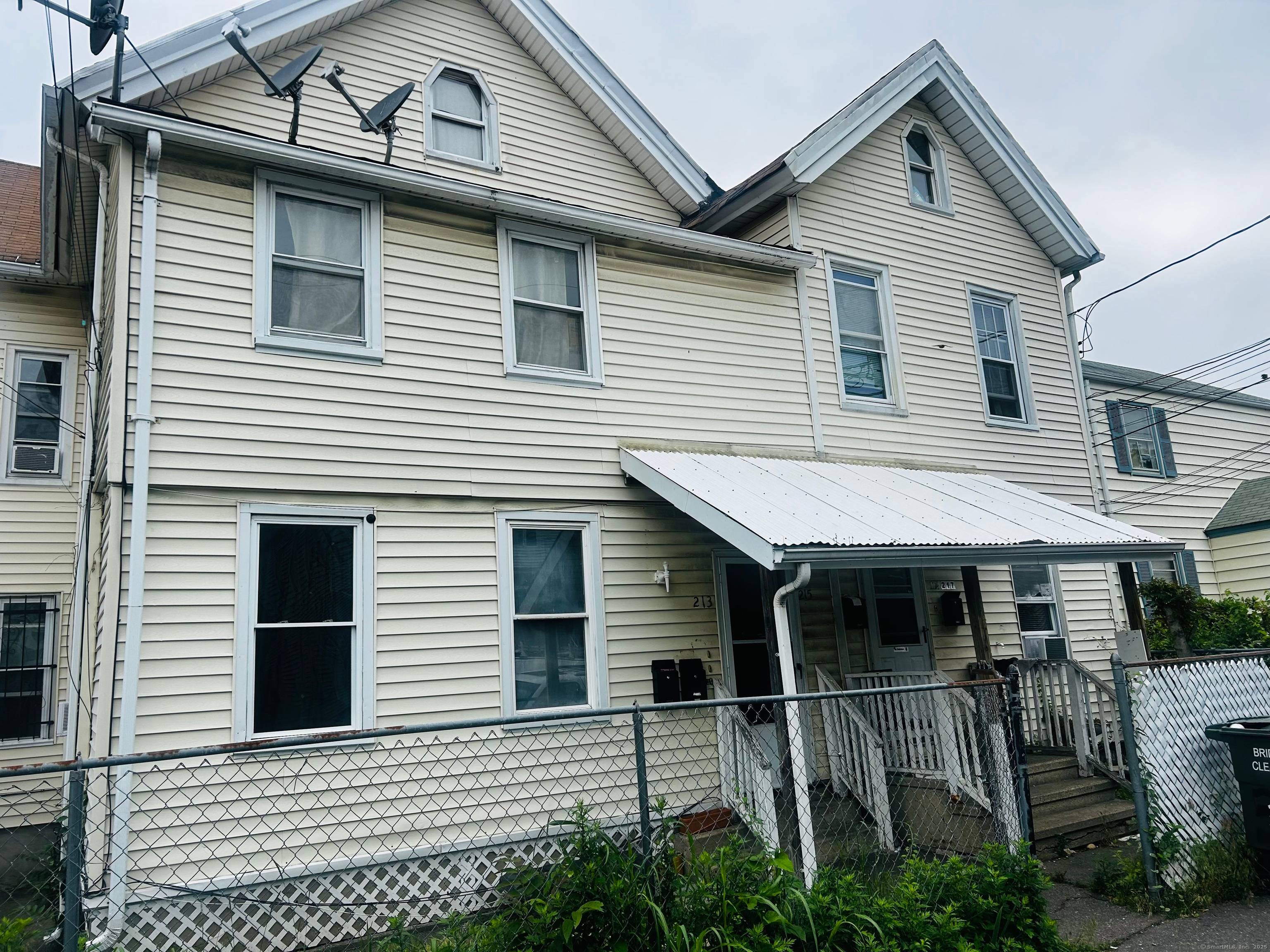 Investor Special ! Don't miss this rare 4 unit multifamily in the heart of Bridgeport.