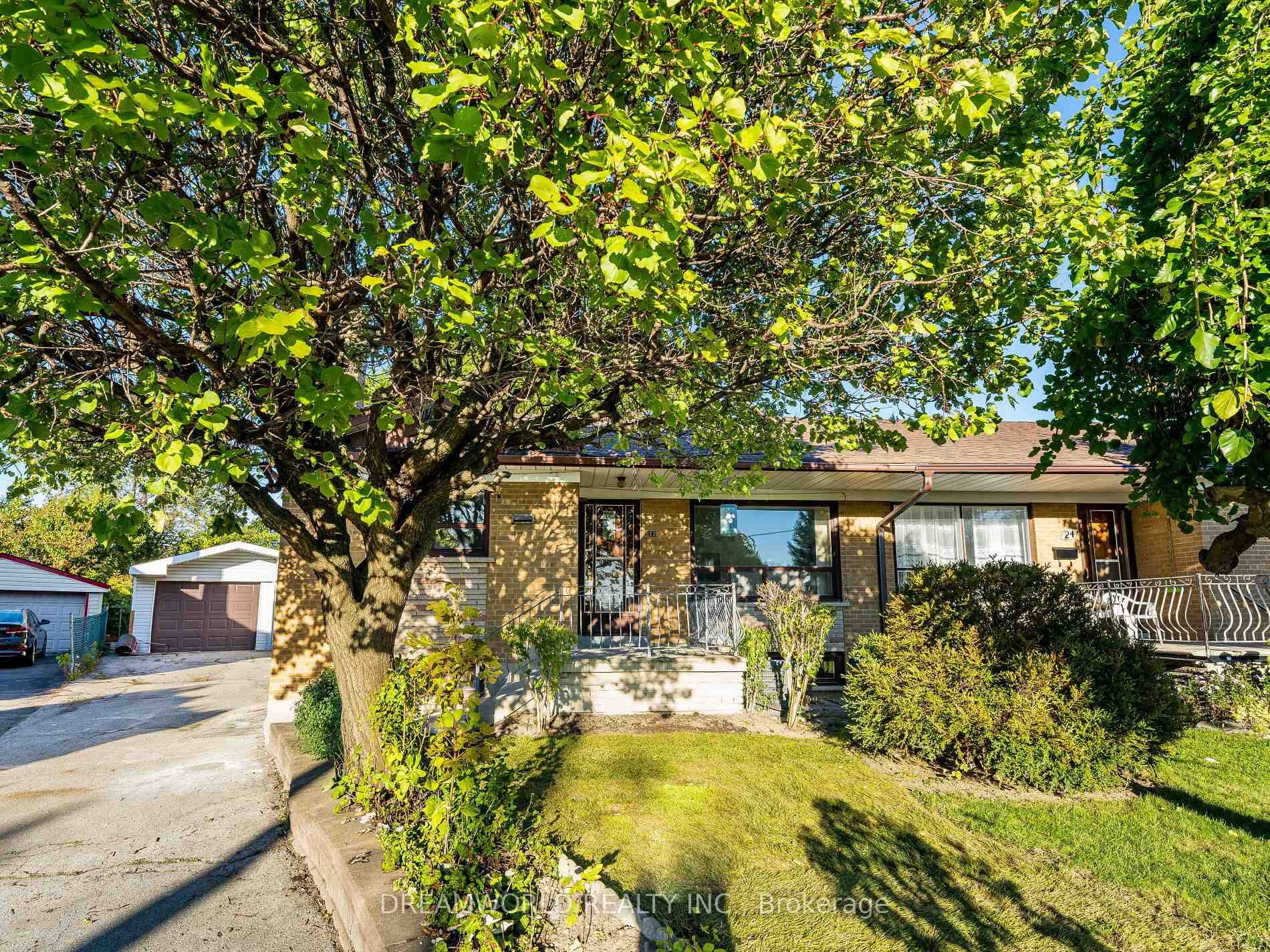 Fantastic Opportunity ! Spacious 3 Level Semi Detached Backsplit with 4 Bedrooms, 2 Bathrooms, and 2 Kitchens.