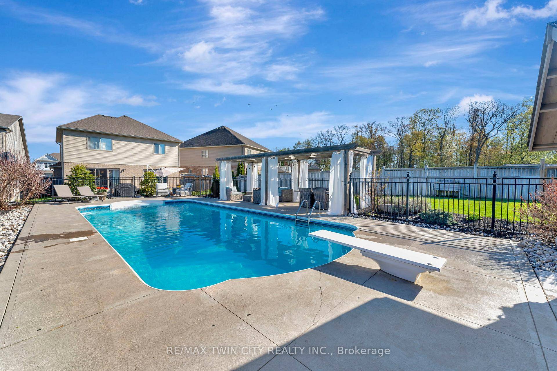 Stunning Family Home on a 1 4 Acre Lot with Saltwater Pool amp ; Designer Finishes !