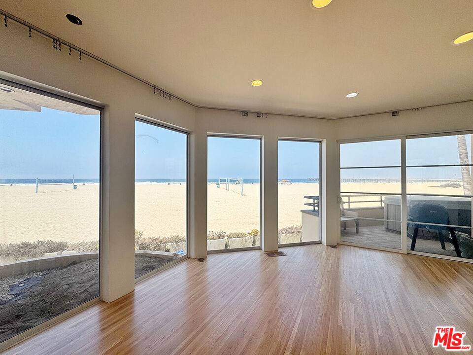 3505 Ocean Front Walk 2BR Marina Del Rey La