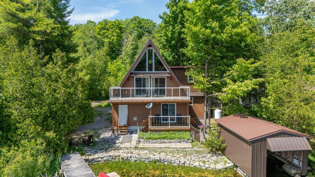 Welcome to Your Dream Waterfront Escape on Charleston Lake !