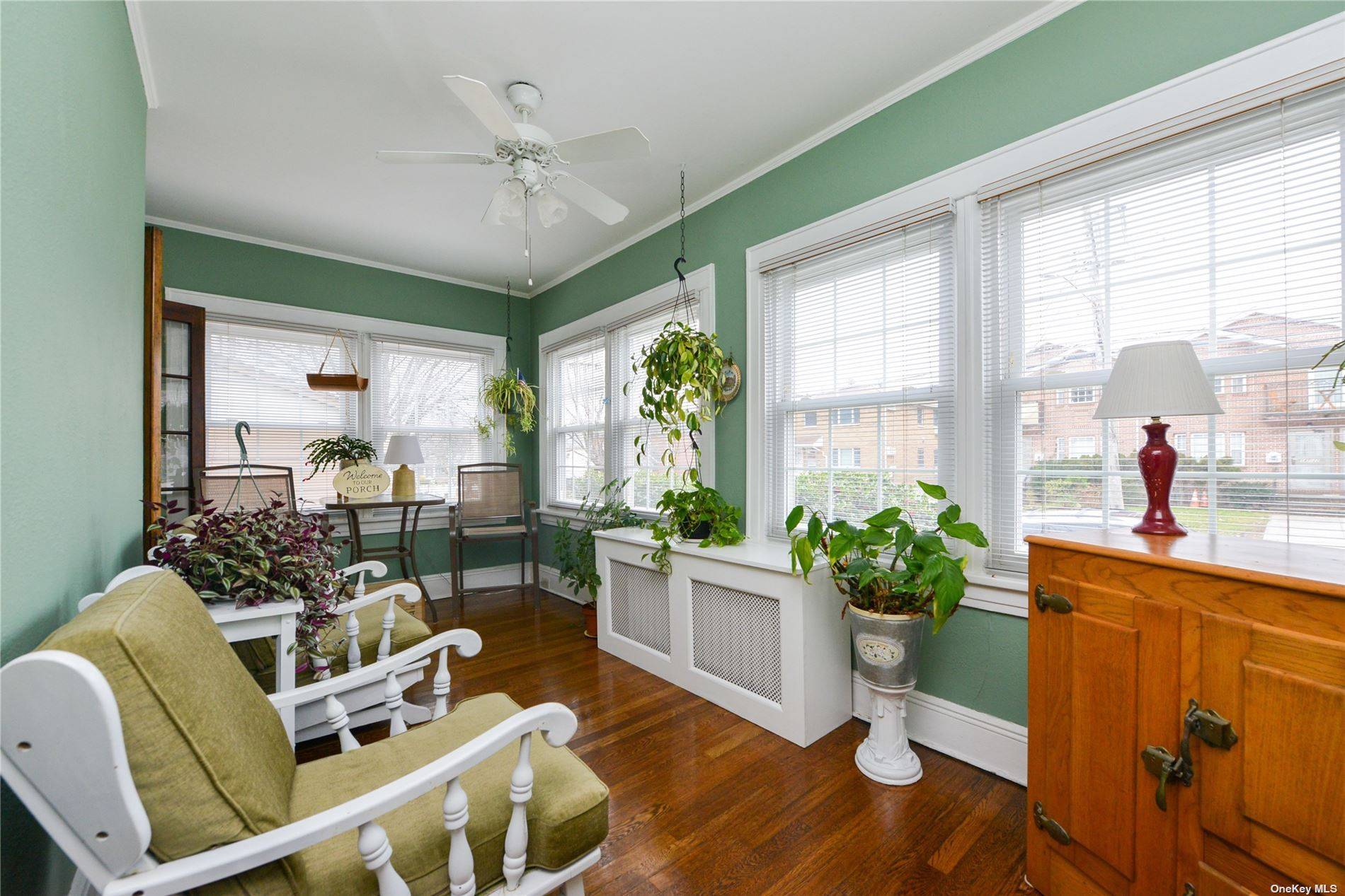 Just arrived on the market, this super spacious and meticulously maintained detached home promises a lifestyle of comfort and convenience.