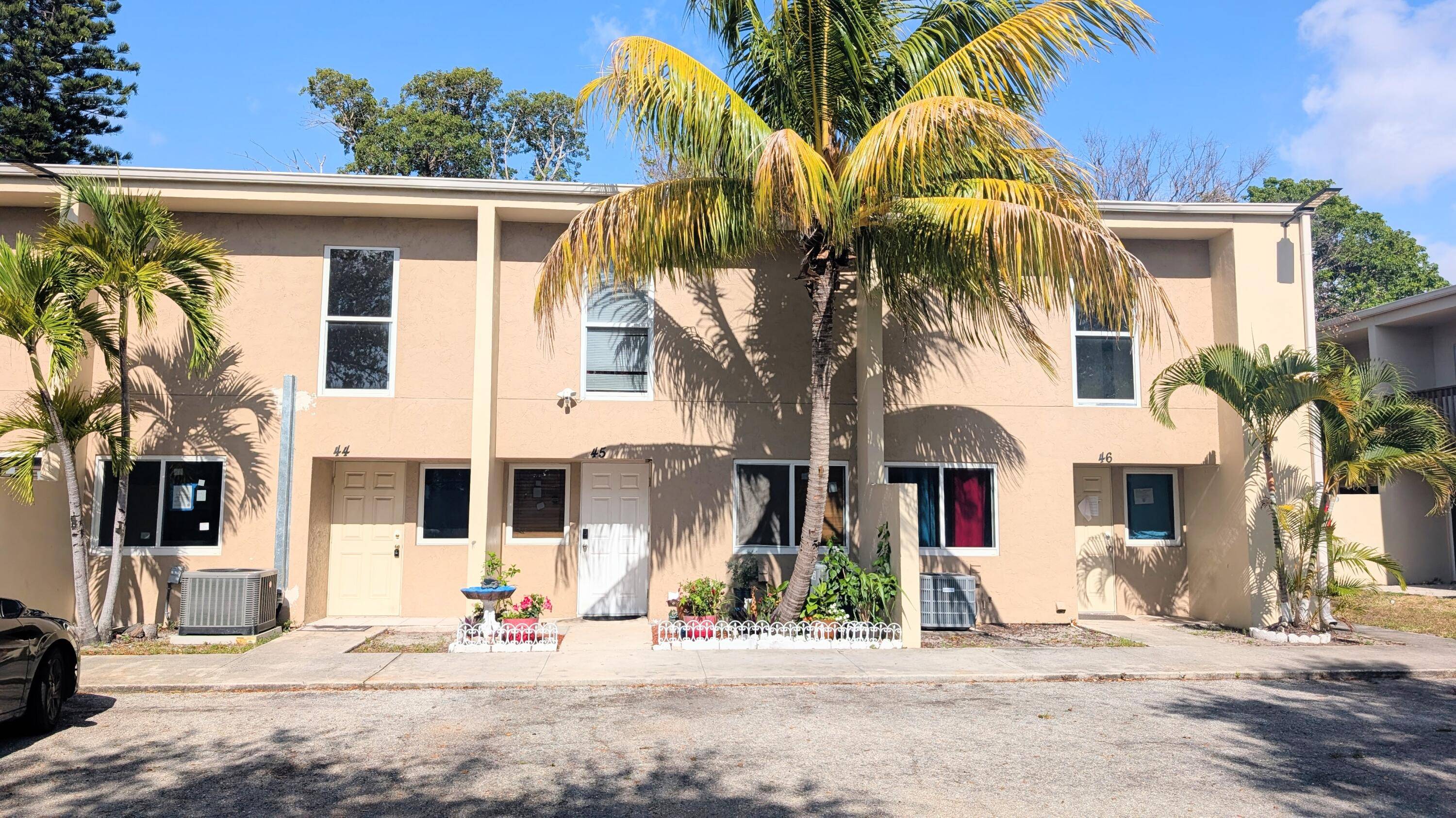 This townhouse is an inexpensive way to get great cash flow.