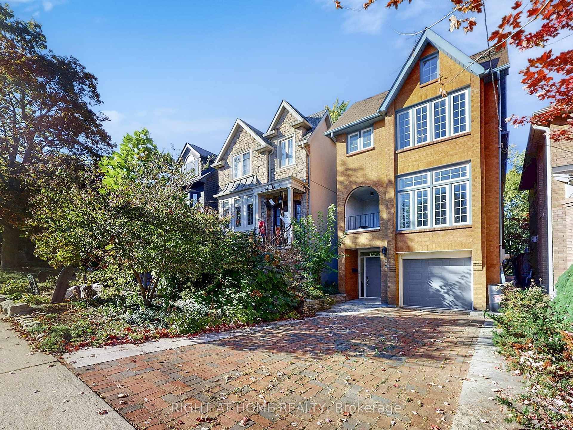 Discover this stunning and spacious family residence, perfectly nestled beside the lush trails of Sherwood Park.