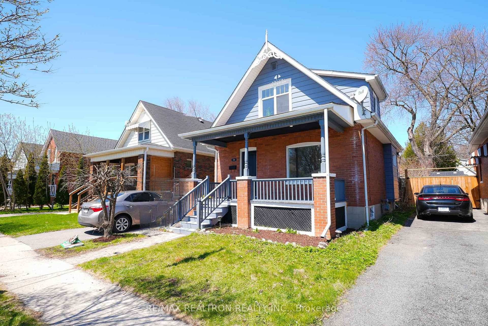 Beautifully Renovated Home in Prime Oshawa Location !