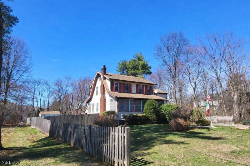 Come check out this spacious home on a flat, open, and large lot in Livingston.