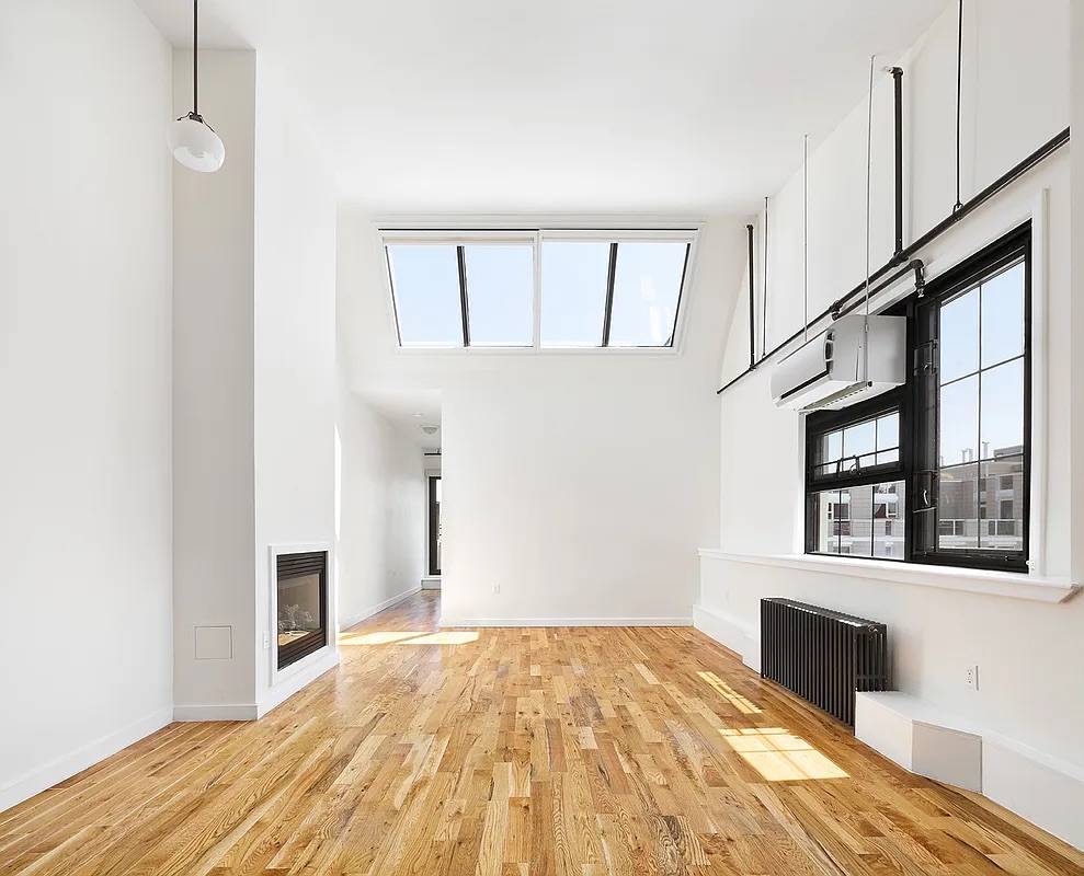 LOFT 524 is a top floor corner apartment with double exposure and dramatic sunsets.