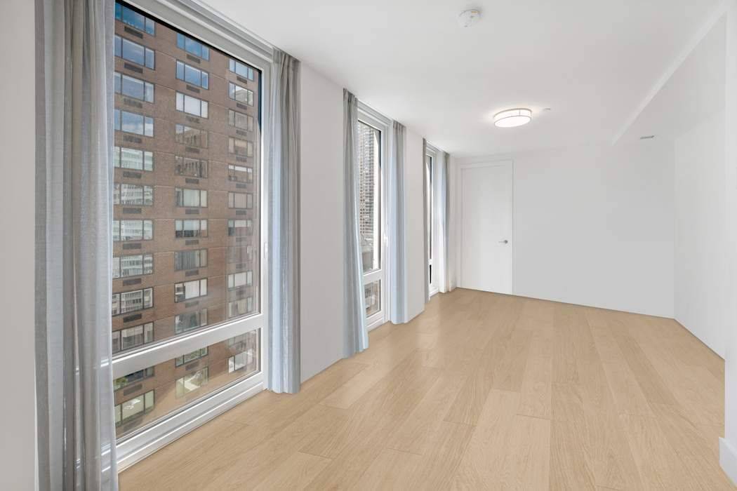 Welcome to Residence 16D at 15 West 61st Street a sun drenched, south facing studio in one of Manhattan s most refined full service condominiums, just moments from Central Park ...