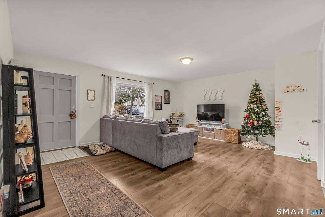 Here's a prime chance to own a four bedroom single family home in Bridgeport's North End an area known for strong rental demand and long term value growth.