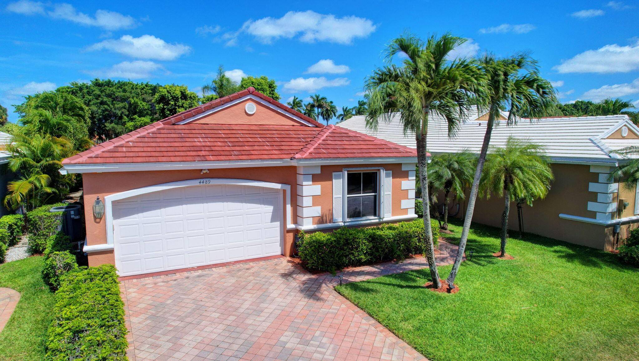 Welcome to your seasonal retreat in Wycliffe Golf Country Club.