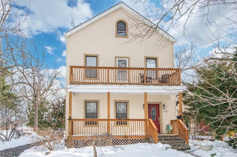 This exceptional two unit multi family property, set back on a deep half acre lot, offers surprises and opportunities for owner occupiers and investors alike !