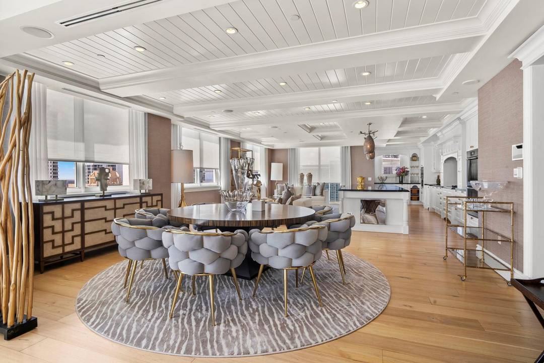 Rise Above it All ! This Grand Penthouse is perched on the SE Corner in the center of Vibrant Las Olas offering views for days !