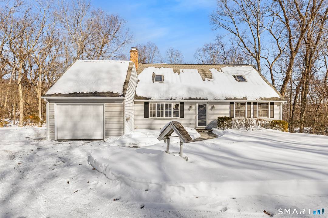 Charming Cape style home set in a great Haddam location !