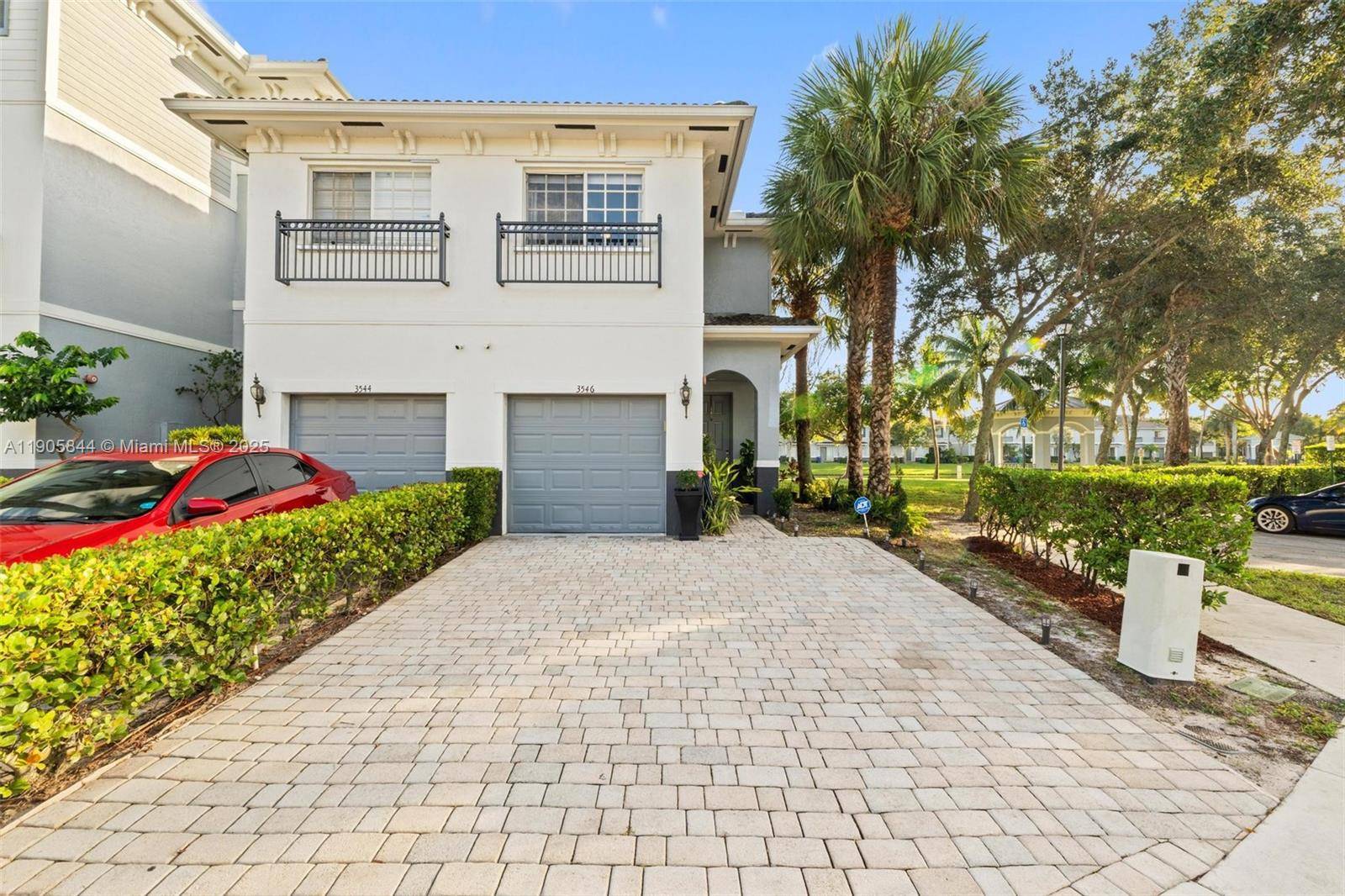 Beautiful 2 bedroom, 2. 5 bath townhouse located in Cassas at Georgetown, Lauderhill.