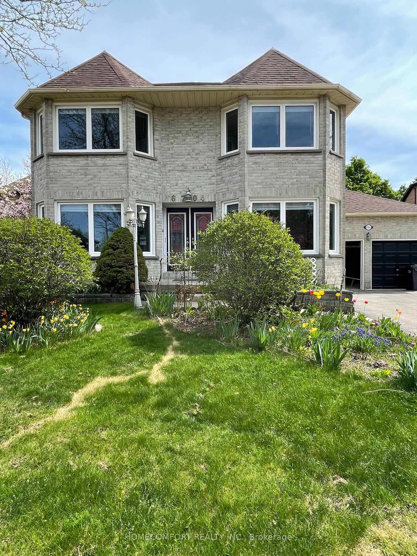 Fully renovated 4 spacious bedroom detached home, bright and airy.
