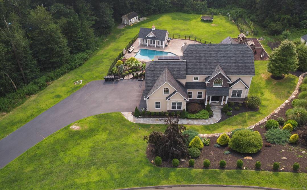 Luxury Cul de Sac Retreat with Pool, Chef's Kitchen Expanded Living Space Welcome to this stunning 4 bedroom, 3.