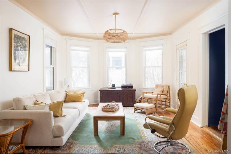 Charming whole house rental in Greenport Village s coveted West Dublin neighborhood, with a classic bay beach just at the end of the block.
