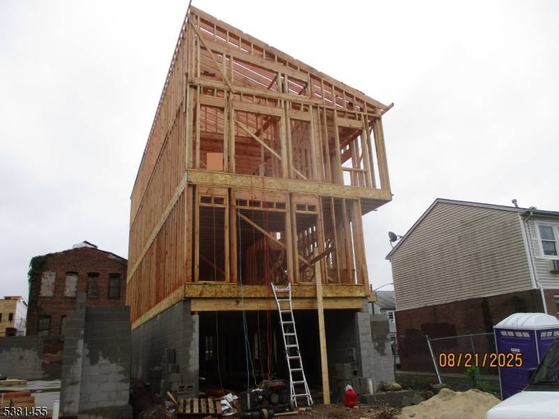 Beautiful brand new contemporary style new construction home.