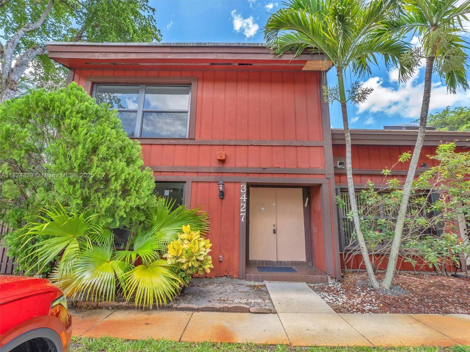 This charming renovated corner unit features three bedrooms and two bathrooms, impact windows, brand new stainless steel appliances, quartz countertops and backsplashes and modern light fixturess.