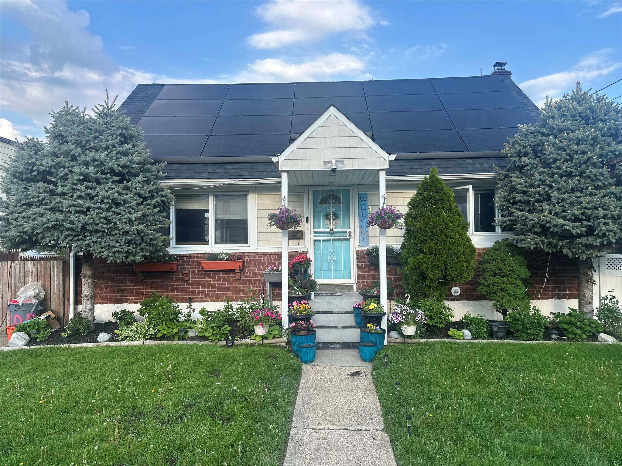 Motivated Seller Seller Concession with qualified offer Can accommodate 3 families !