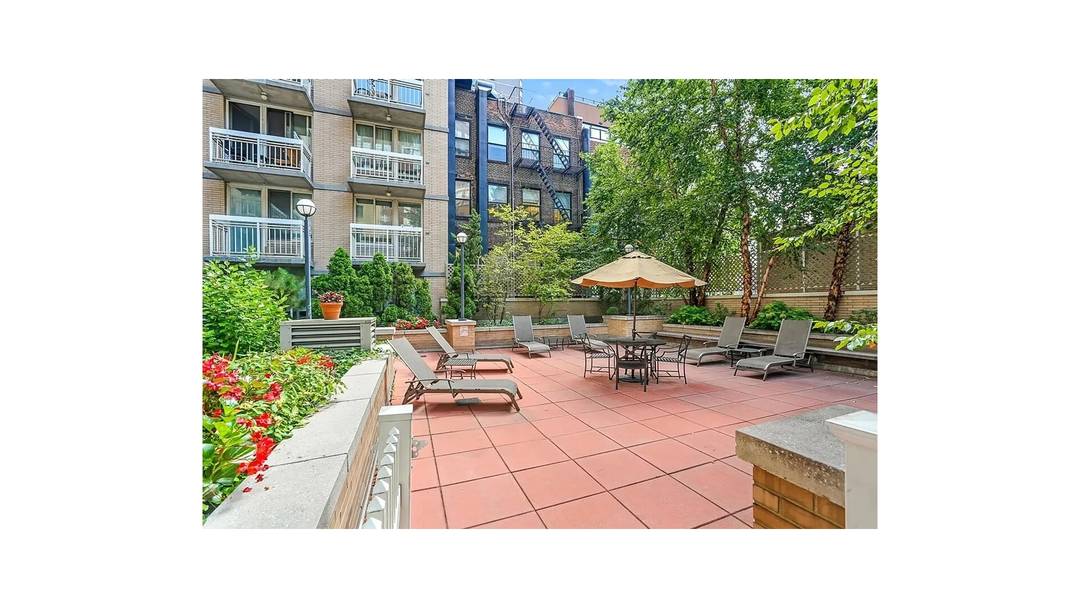 Corner High Floor 3 BR Home with Open City Views This sprawling, sun drenched 1, 750 square foot residence features high ceilings, oversized, sound proof windows, panoramic views, 3 full ...