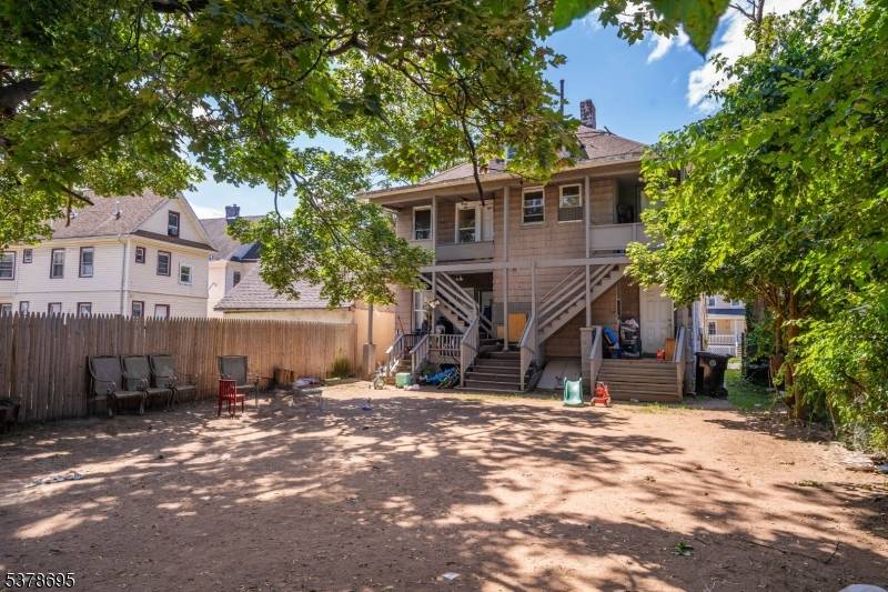 Fully rented 4 unit apartment building very low property taxes.
