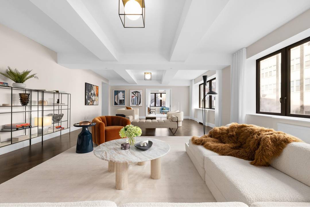 IMMEDIATE OCCUPANCY. The Penthouse at Gramercy Square's Boutique Building presents a striking 4 bedroom, 4.