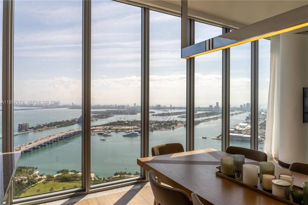 Experience Marina Blue s coveted 08 line, known for its sweeping, unobstructed views spanning Sunny Isles, Miami Beach, Key Biscayne, Edgewater, Brickell, and Downtown Miami.