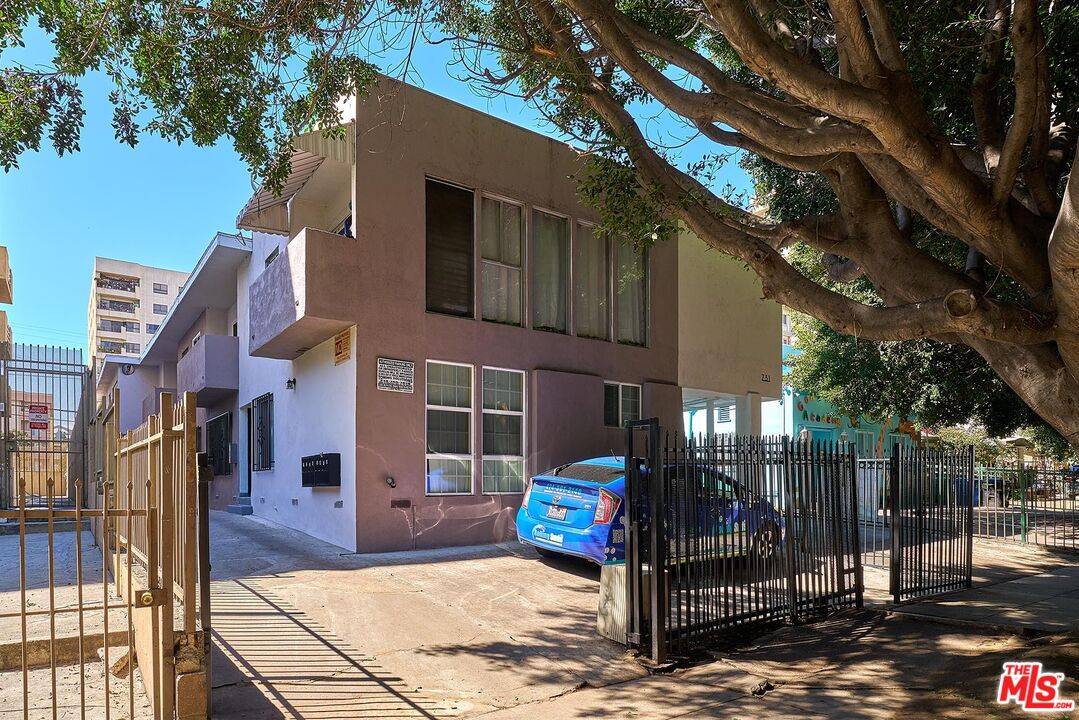 731 Irolo St 10BR Hancock Park La