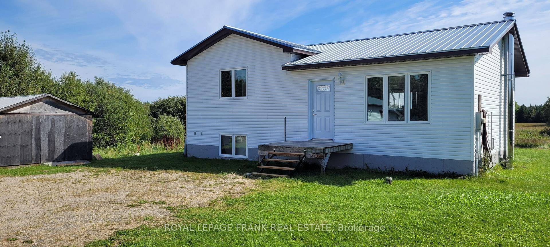 Well insulated 2 bedroom 1 washroom home in Sought After Unorganized Twp.