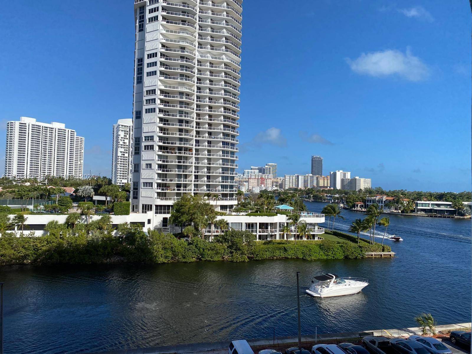 Great 2 bedroom, 2 bathroom condo in Aventura with fantastic, unobstructed views of the canal and Intracoastal from both the living room and bedrooms.