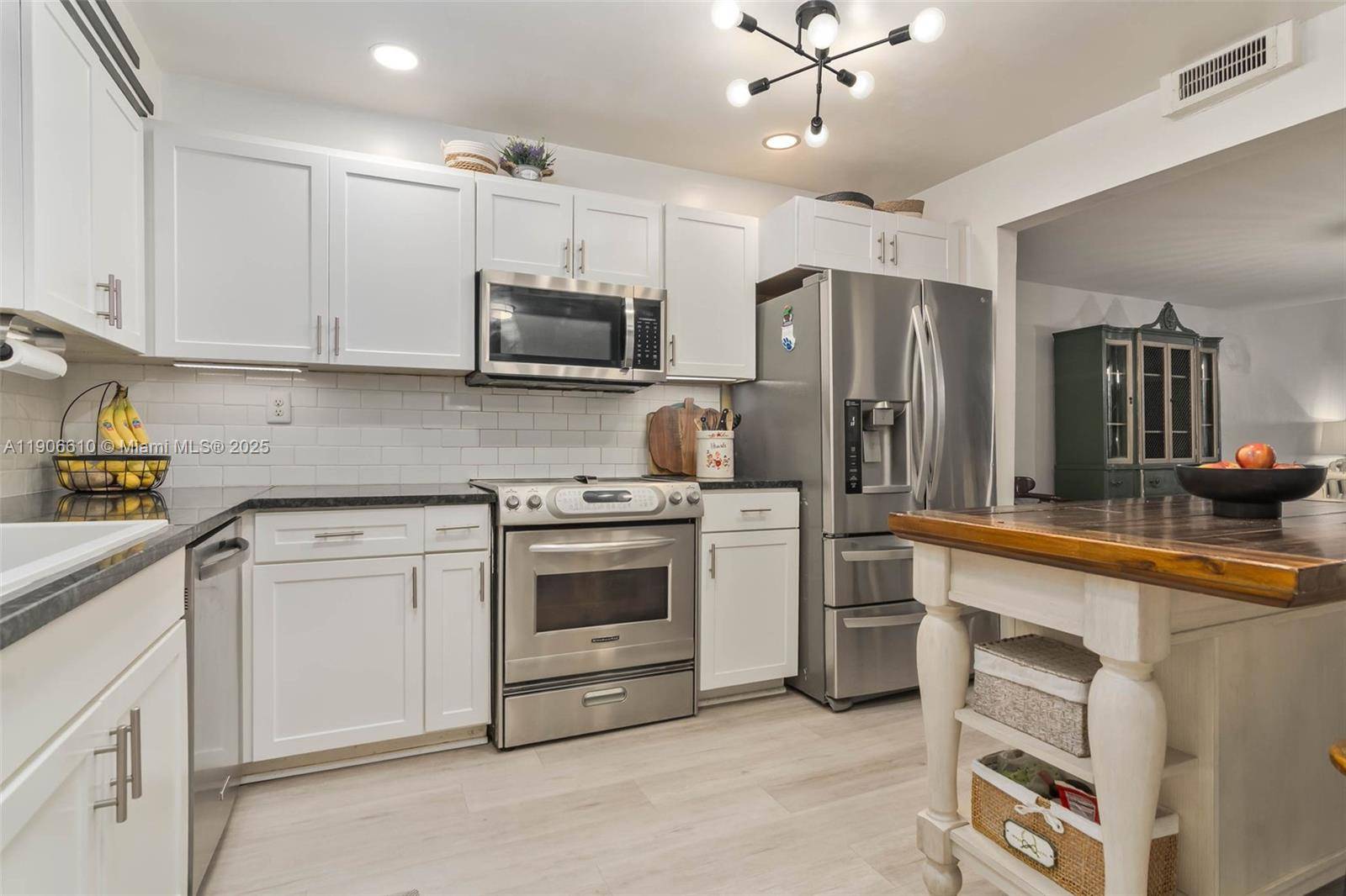 Beautifully updated 2Bd 2.