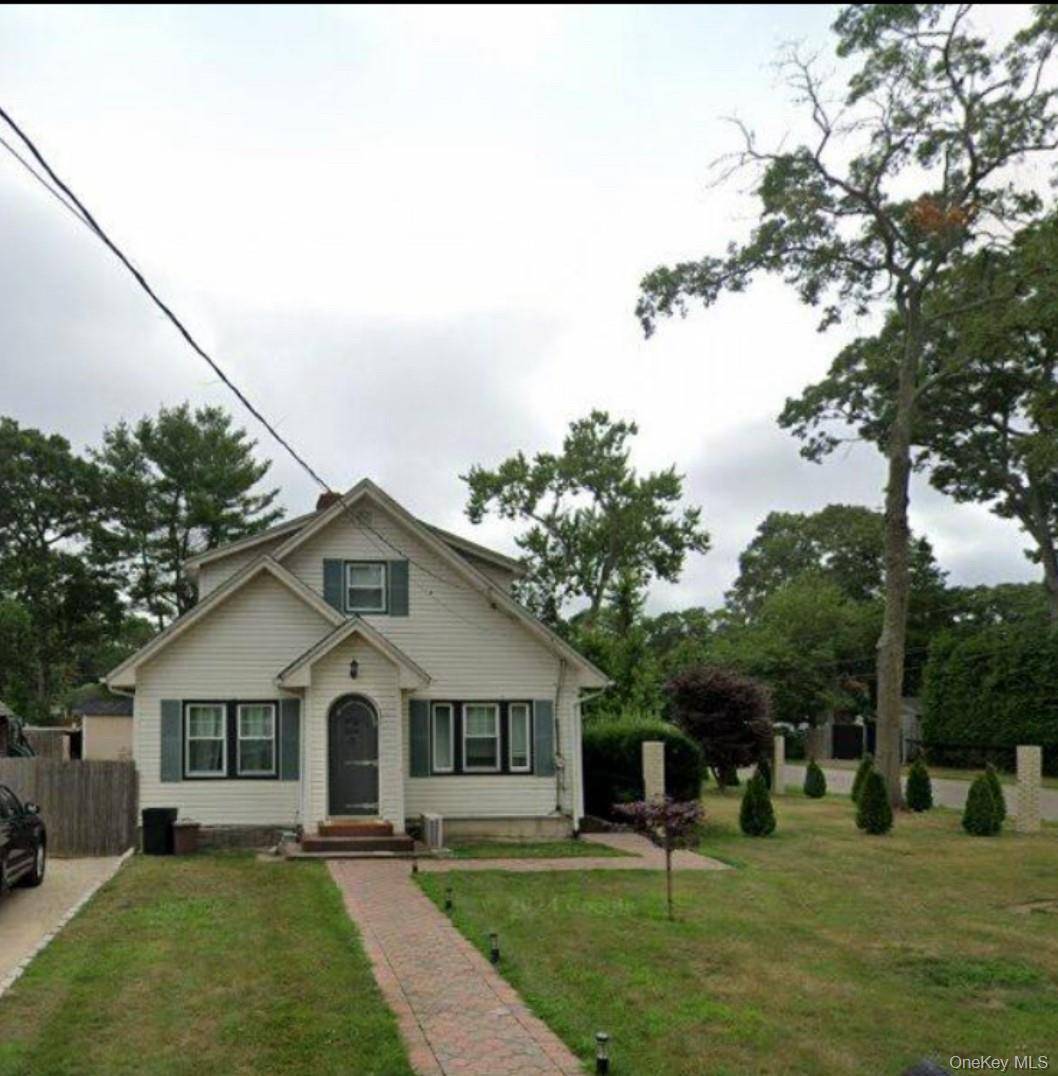 Welcome to 8 Stephen St. Farmingville !