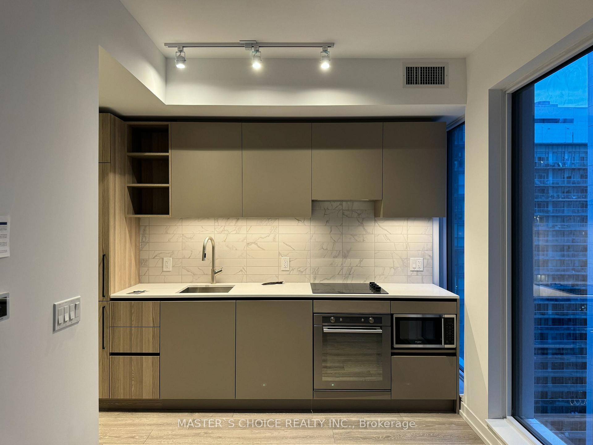 One Year Old studio on the 30th floor at immutable N55 Mercer Condo offers a luxurious lifestyle in Downtown Toronto.