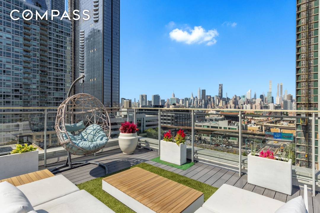 Welcome to The Flow House a stunning 2 bedroom duplex penthouse offering picturesque views of the Manhattan skyline from every room in this residence.