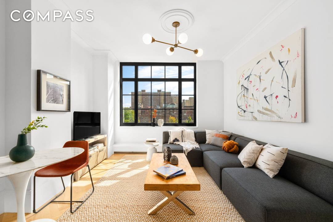 Residence 4A is a modern split two bedroom, two bathroom home located in 50 Clinton, a Paris Forino designed condominium.