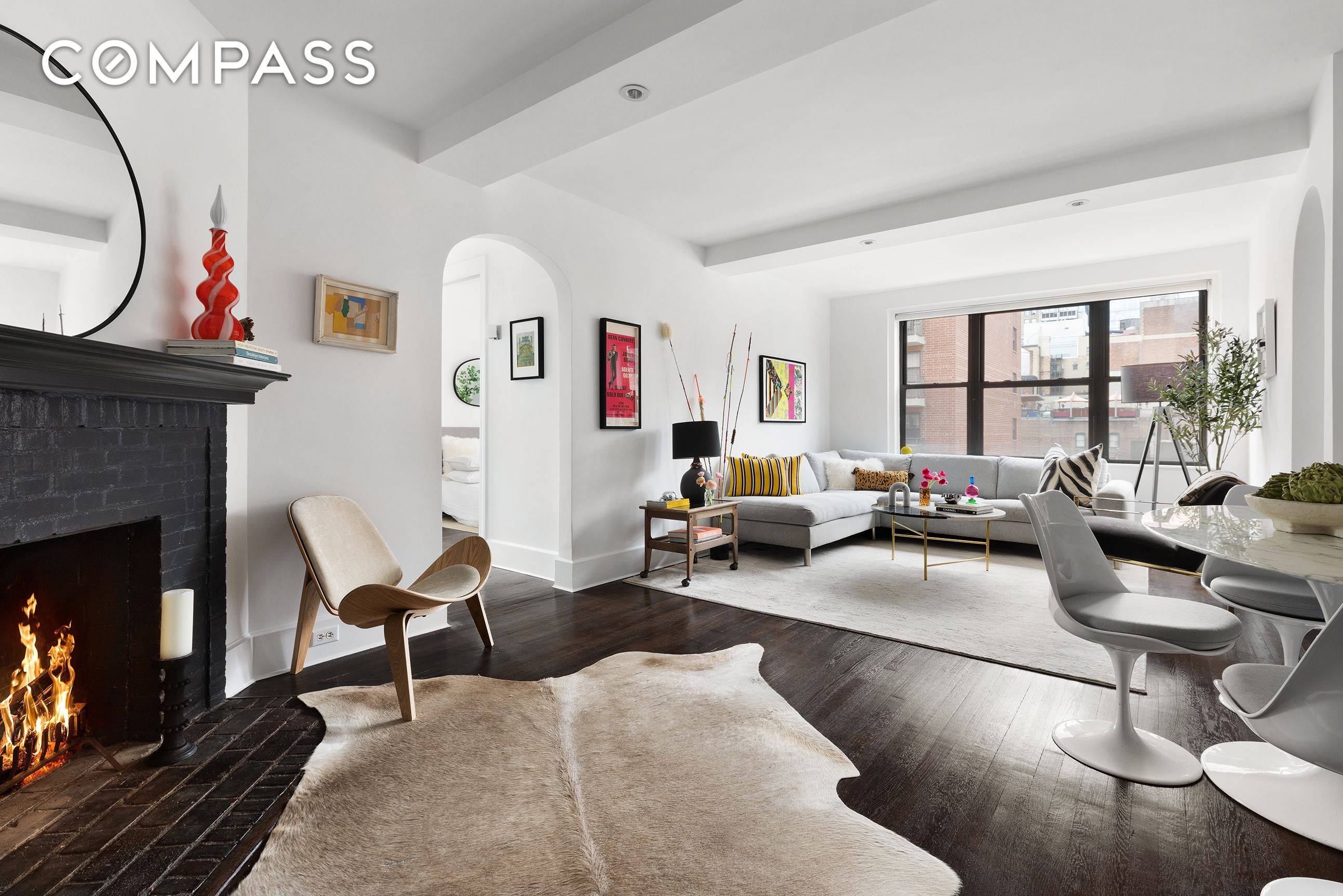 Perched on the 11th floor in an iconic Emory Roth designed Bing amp ; Bing building, this renovated magnificent corner home is sun flooded with wide open views and gorgeous ...
