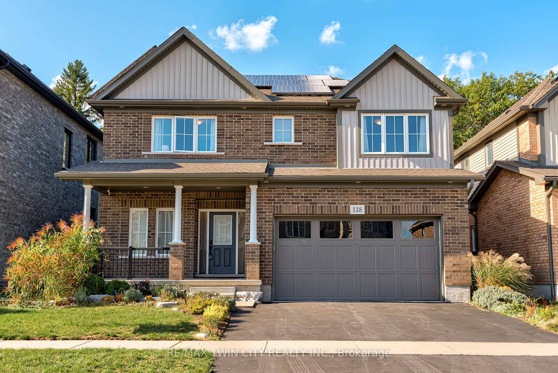 CUSTOM BUILT HOME BACKING ONTO KIWANIS PARK !