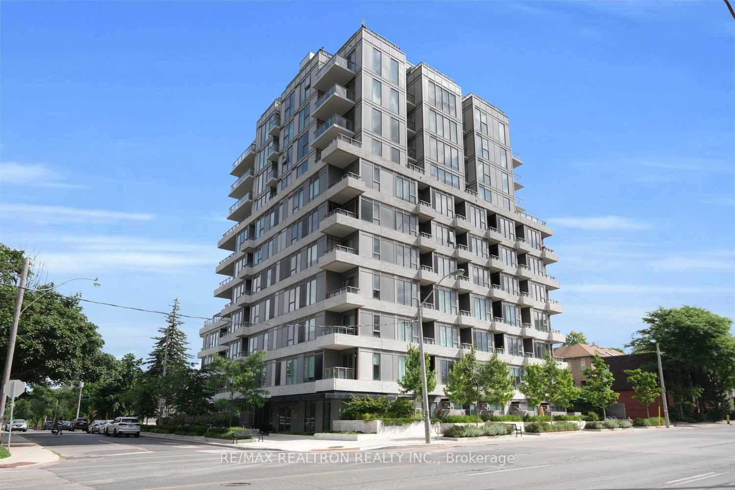 Welcome to this beautiful CORNER Unit !