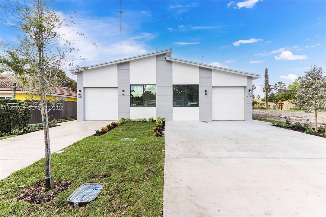 New 2026 construction duplex in a great area in Miramar.