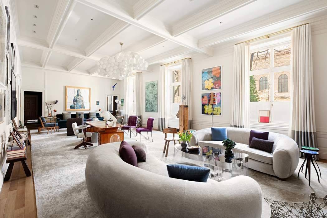 Presenting a magnificent fourteen into eleven room simplex maisonette in triple mint condition, distinguished by extraordinary scale and proportions, and exquisite architectural detail.