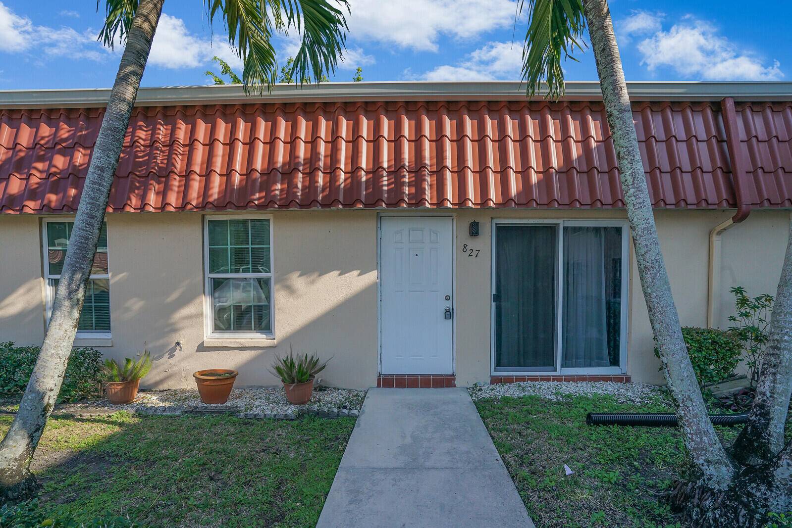 Welcome to 827 Salem Lane, Lake Worth, FL !