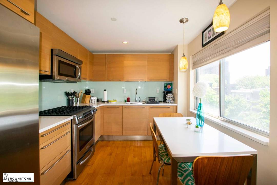 At 378 Baltic Street in Boerum Hill, enjoy living in a well designed, chic elevator building with a gym and laundry room.